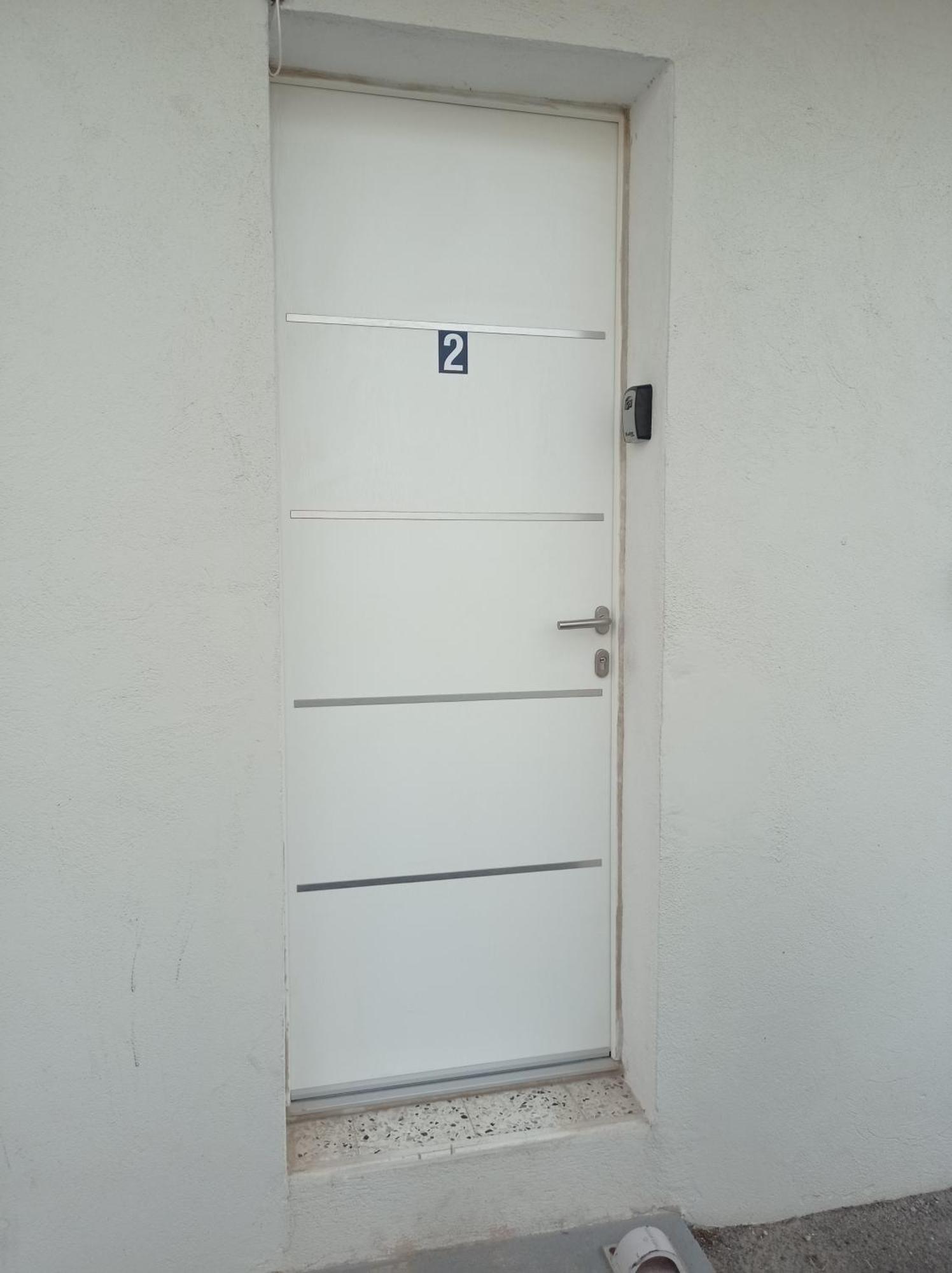 Les Carabins, Clim, Parking, Commerce Fos-sur-Mer Esterno foto